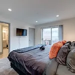 Luxury Midtown King One Bedroom
