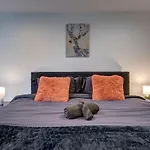 Luxury Midtown King One Bedroom