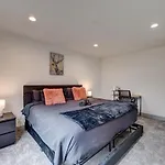 Luxury Midtown King One Bedroom