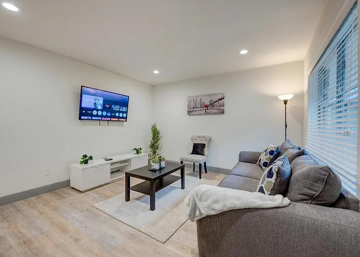 Luxury Midtown King One Bedroom