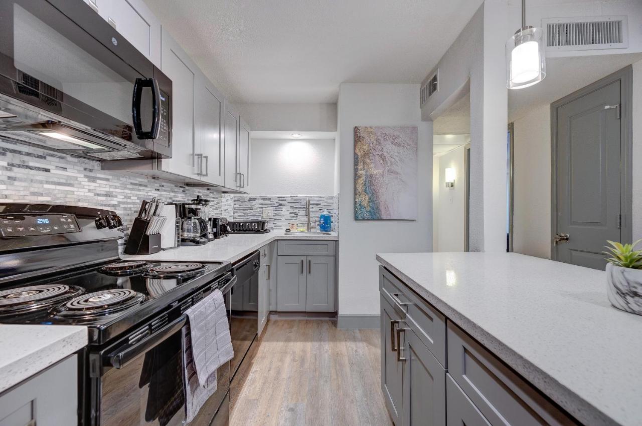 Luxury Midtown King One Bedroom Apartment Houston