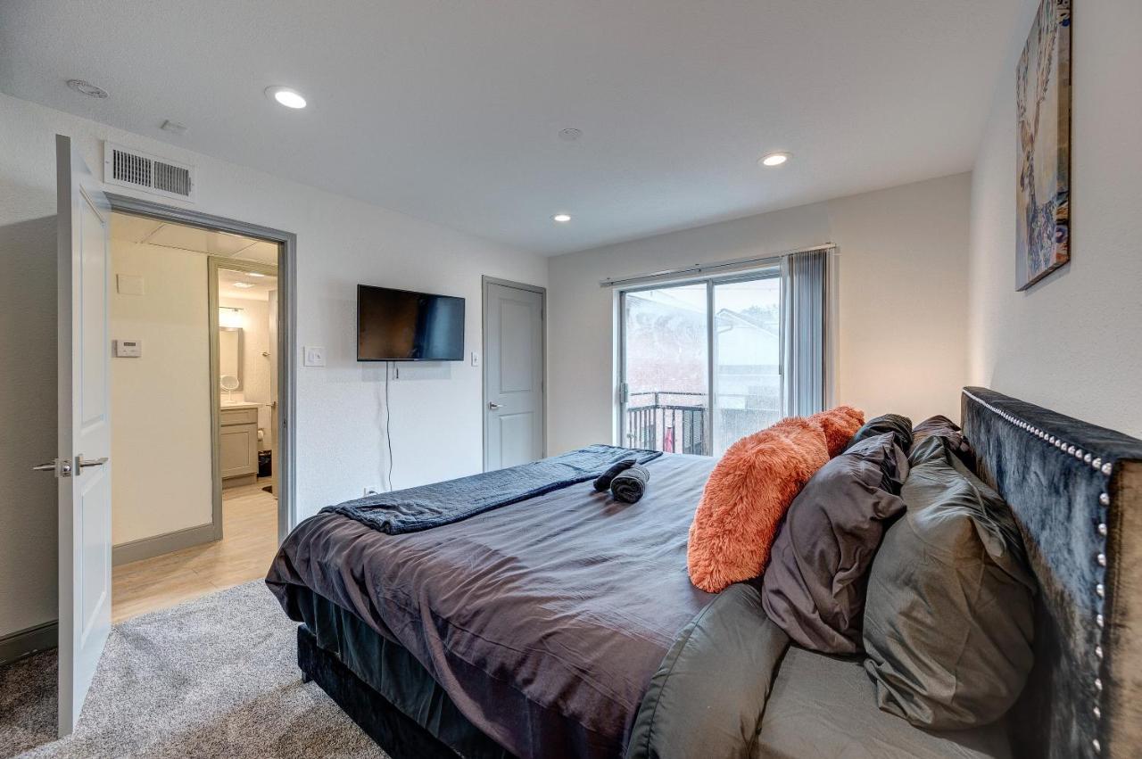 Luxury Midtown King One Bedroom Apartment Houston