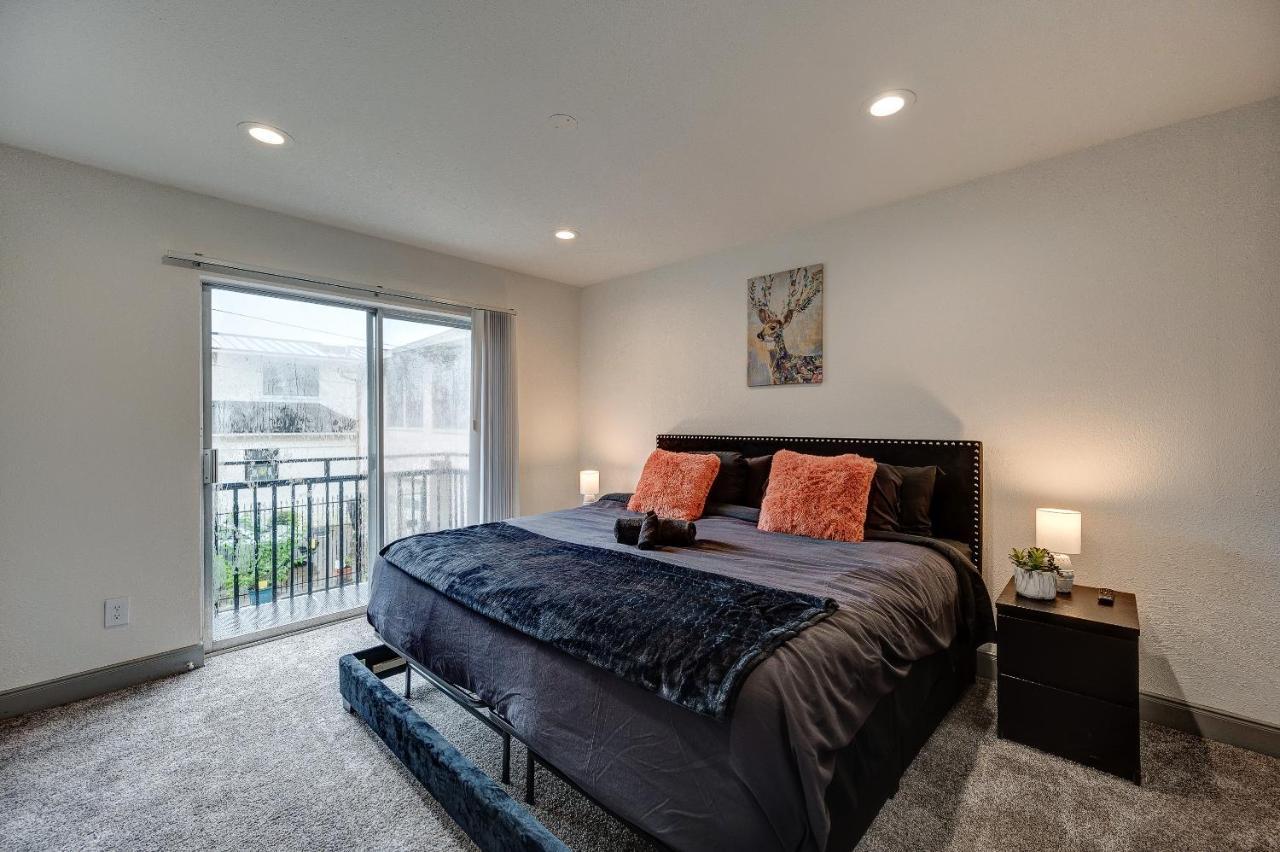 Luxury Midtown King One Bedroom Apartment