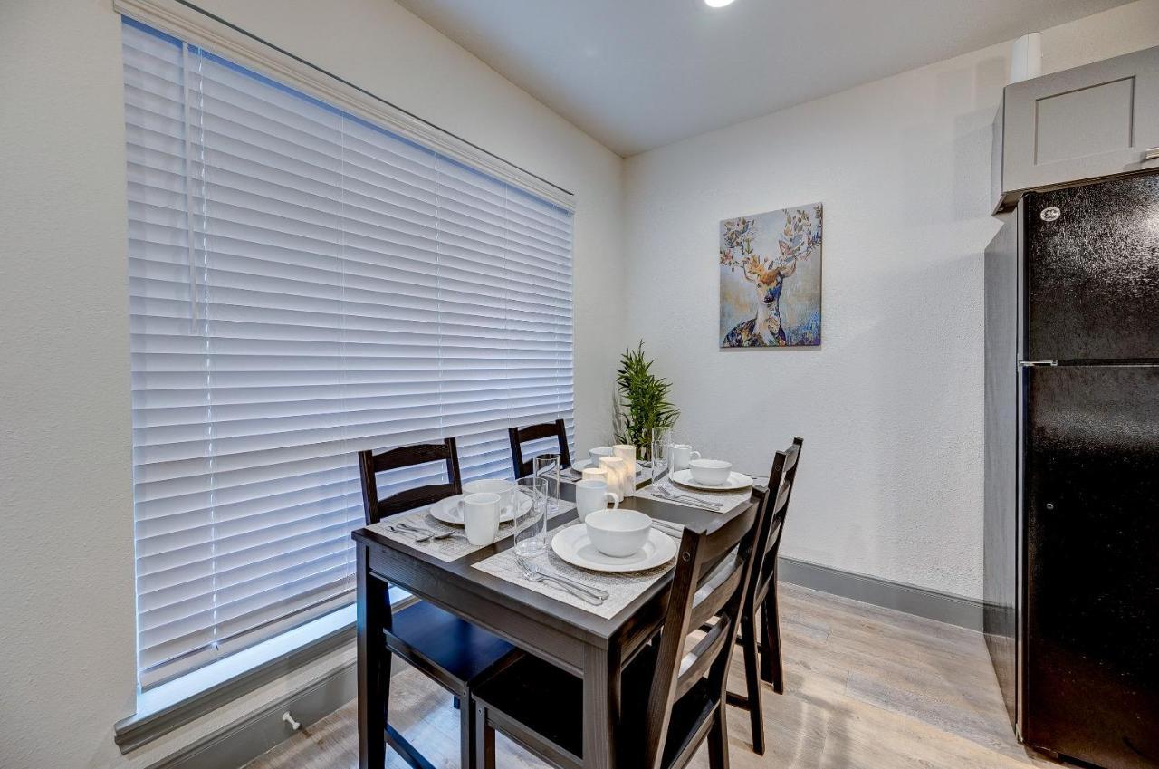 Luxury Midtown King One Bedroom Apartment